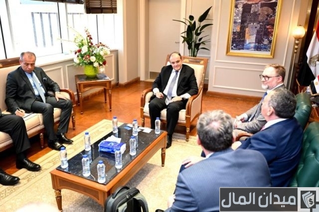باستثمارات 160 مليون دولار.. وزير الصناعة يبحث مع ممثلى شركتين نمساوية وتشيكية إنتاج سيانيد الصوديوم في مصر باستثمارات 160 مليون دولار.. وزير الصناعة يبحث مع ممثلى شركتين نمساوية وتشيكية إنتاج سيانيد الصوديوم في مصر
