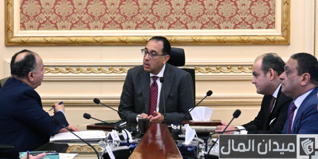 رئيس الوزراء: منحنا 40 رخصة ذهبية حتى الآن وخلال أقل من عام بدأ العمل والتشغيل رئيس الوزراء: منحنا 40 رخصة ذهبية حتى الآن وخلال أقل من عام بدأ العمل والتشغيل