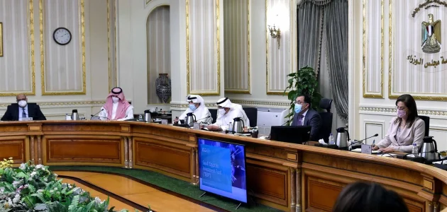 مصطفي مدبولي يبحث مع مسئولين سعوديين عقد شراكات استثمارية جديدة في العاصمة الادراية رئيس الوزراء يبحث مع مسئولين سعوديين عقد شراكات استثمارية جديدة