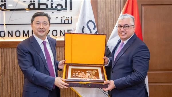رئيس «اقتصادية القناة»: الاستثمارات الصينية والهندية مثلت 45% من إجمالي التعاقدات في الفترة الأخيرة رئيس «اقتصادية القناة»: الاستثمارات الصينية والهندية مثلت 45% من إجمالي التعاقدات في الفترة الأخيرة