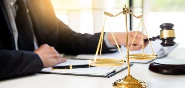 كم يأخذ المحامي على القضية في الإمارات كم يأخذ المحامي على القضية في الإمارات