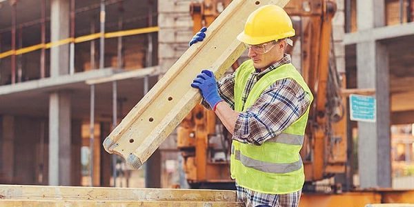 كم يومية العامل في السعودية 2025 يومية العامل في السعودية
