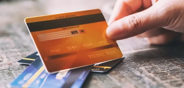 خطوات سحب مبلغ من البطاقة الائتمانية كيفية سحب مبلغ من البطاقة الائتمانية