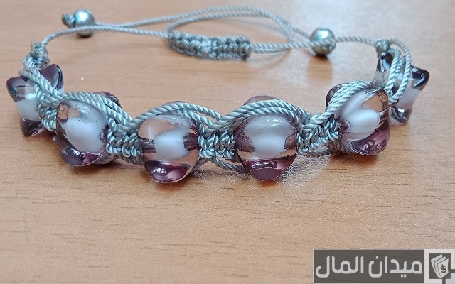 خطوات عمل اساور بالخيوط البلاستيك