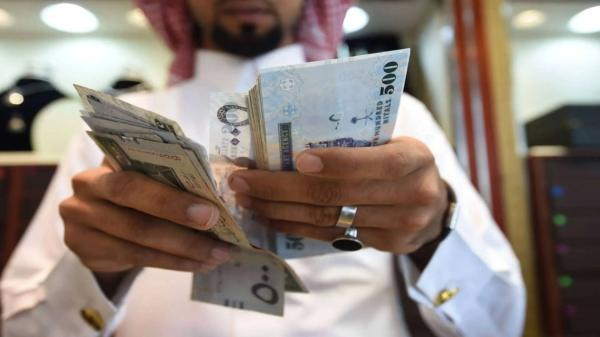 طرق تحويل أموال من السعودية إلى مصر بأقل عمولة