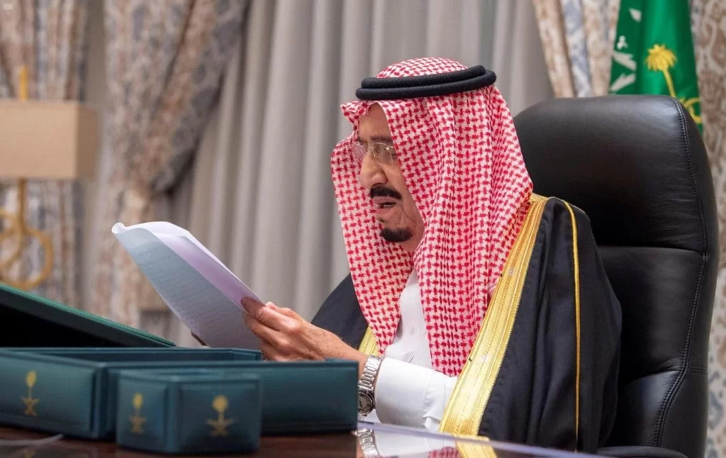 “أبشر” تحدد شروط الإفراج عن المساجين بنصف المدة في السعودية