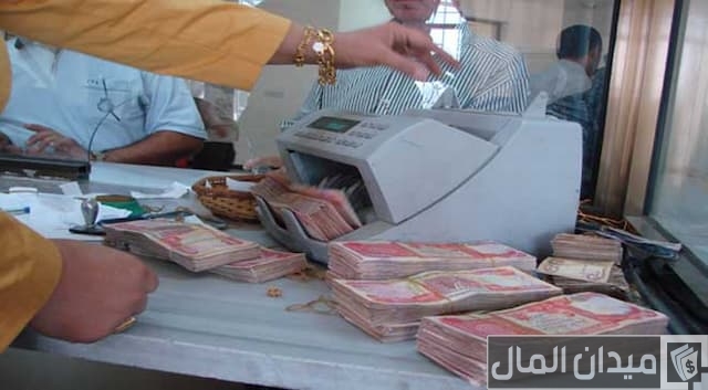 أشخاص يعطون قروض في الجزائر 