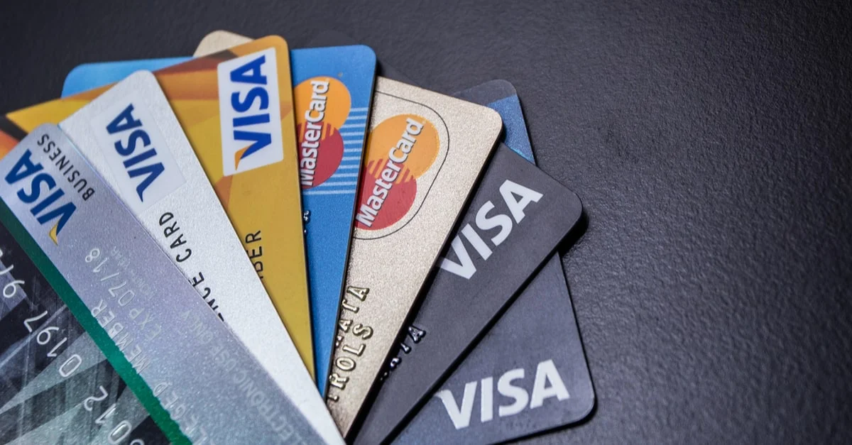 ما الفرق بين ماستر كارد تيتانيوم وبلاتينيوم؟
