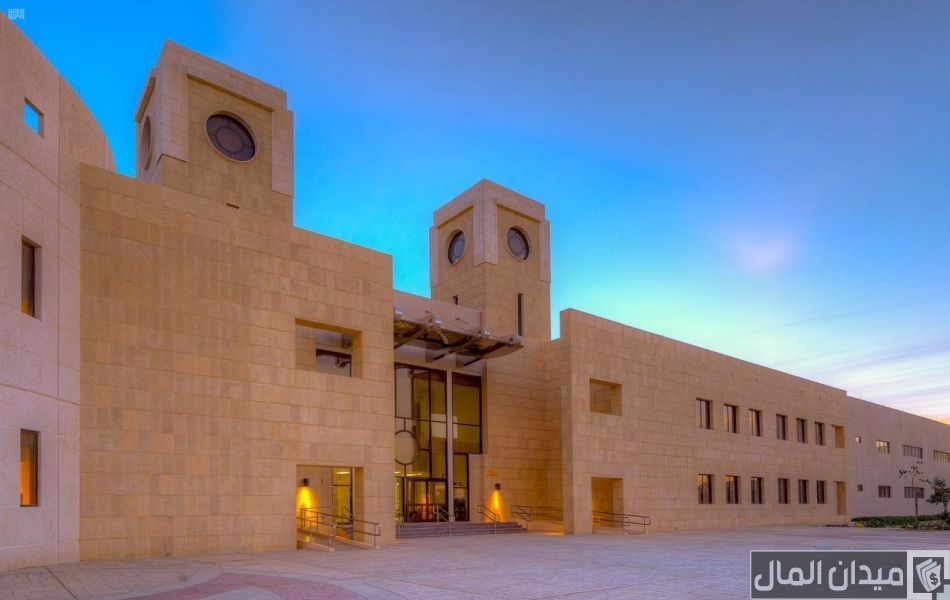 تخصصات كلية ينبع الجامعية ونسب قبول 1446