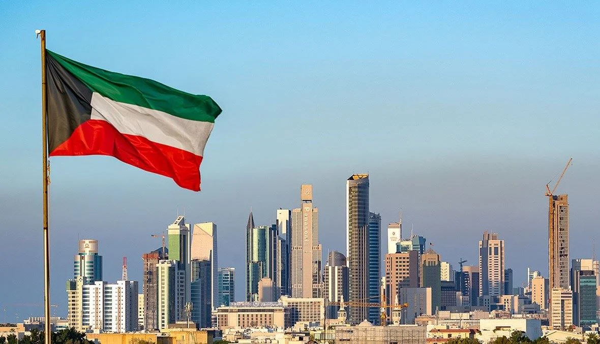 شروط الراتب الالتحاق بعائل في الكويت وما هي الفئات المعفاة