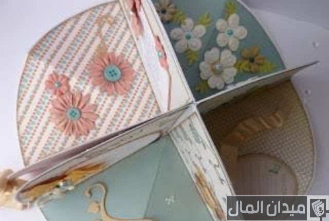 أشكال مطويات بالورق الملون أشكال مطويات بالورق الملون