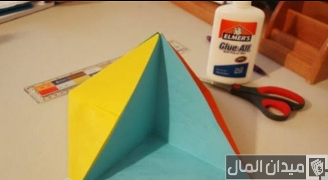 أشكال مطويات بالورق الملون أشكال مطويات بالورق الملون