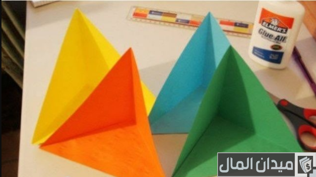 أشكال مطويات بالورق الملون أشكال مطويات بالورق الملون