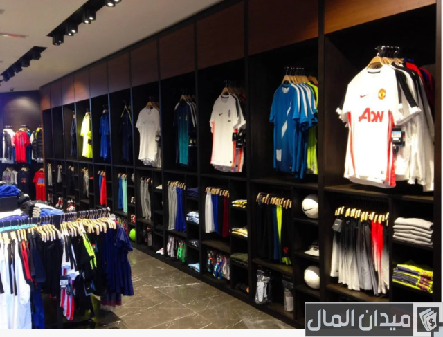 ديكور محل ملابس رجالي عصري 