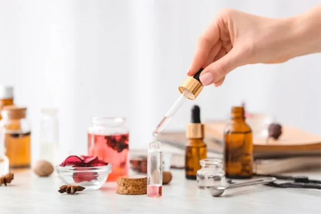 طريقة صناعة العطور والربح منها
