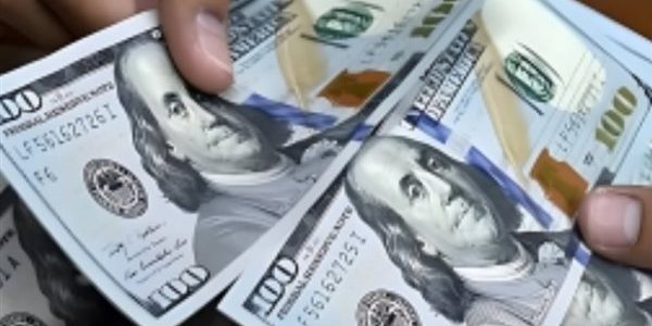 استقرار سعر الدولار أمام الجنيه المصري اليوم الإثنين في البنوك: هل يستمر هذا الاتجاه؟