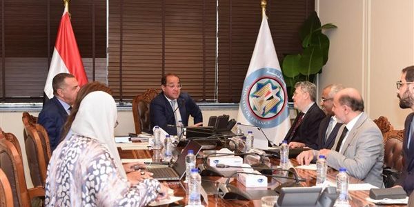 وزير المالية يستعرض فرص تعزيز الشراكة مع المؤسسة الدولية الإسلامية لتمويل التجارة
