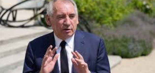 فرنسا تتخذ خطوات جريئة لتقليص عجز الموازنة عبر إلغاء عطلتين فرنسا تتخذ خطوات جريئة لتقليص عجز الموازنة عبر إلغاء عطلتين